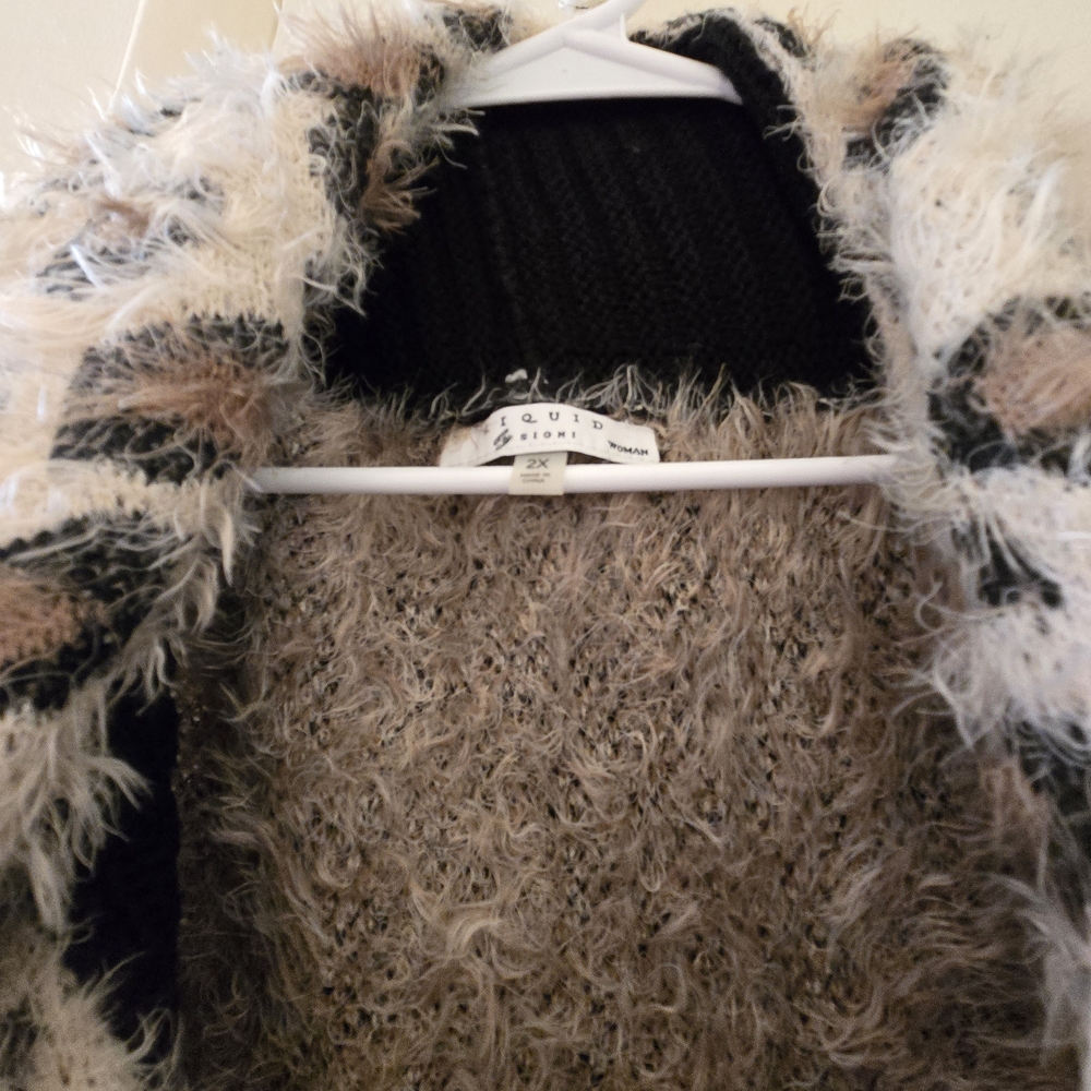 Leopard Print Fuzzy Cardigan - Picture 2 of 4